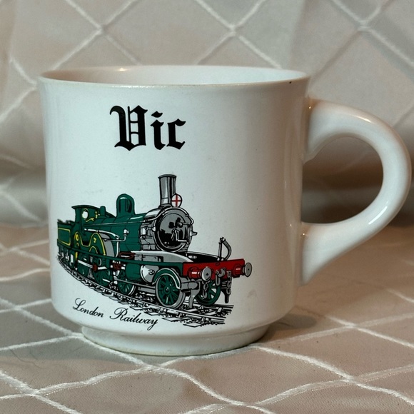 Vintage London Railway “Vic” Mug - Picture 2 of 6
